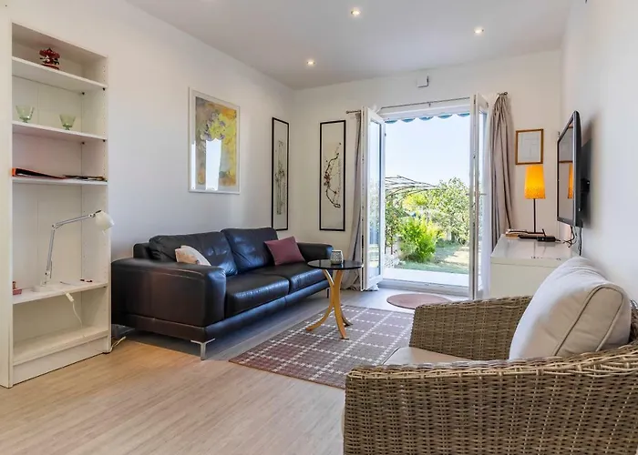 Bellavista 아파트 풀라